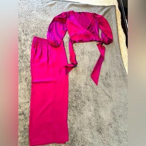 Wide leg pant and matching top. Perfect for work or date night.